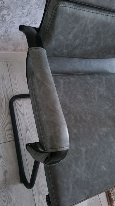 Кресло офисное кожанное