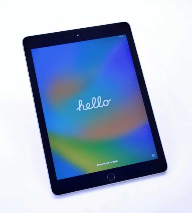 Apple iPad 6 (6-то поколение) 32GB 9.7-инчов Retina дисплей A1893