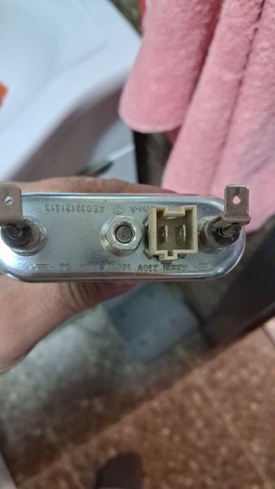 электрик и сантехник.