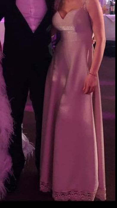 Продавам много красива рокля