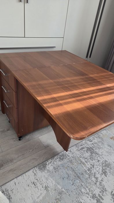 Продам стол книжка