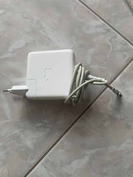 MacBook Pro 15” Mid 2010 – i5 2.4GHz, 8GB RAM, SSD ~240GB