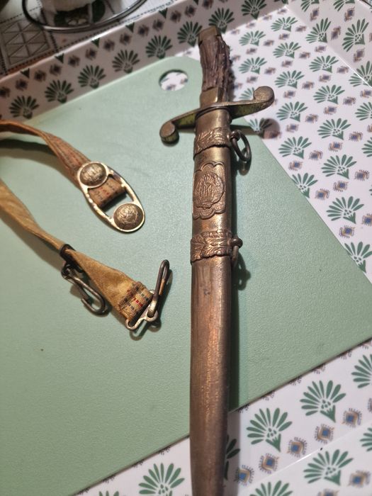 Stilet militar comunist roman de parada