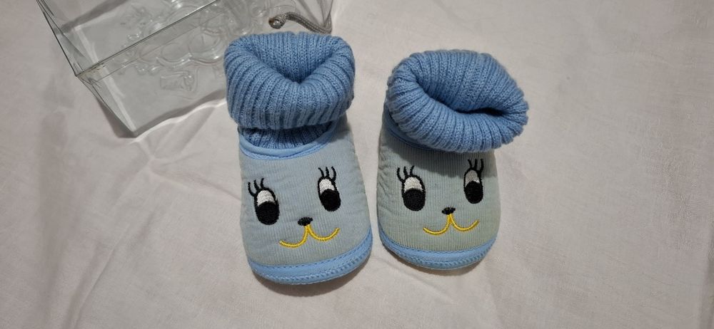 Totosei bebelusi, bleu