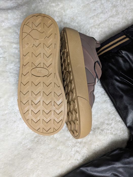 Продавам яке и обувки / кецове