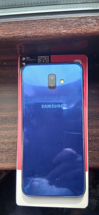 Продаётся телефон марки Samsung j6 plus