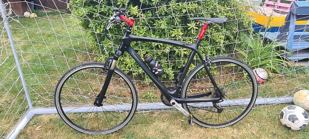 Vând cursiera full carbon