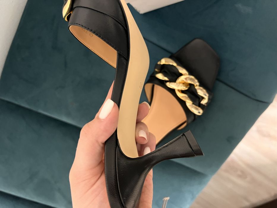 Papuci guess cu tocc