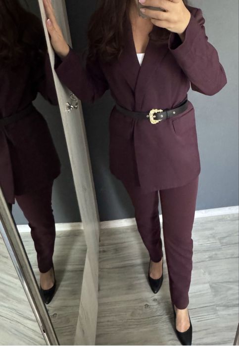 Бял  костюм S размер  Zara