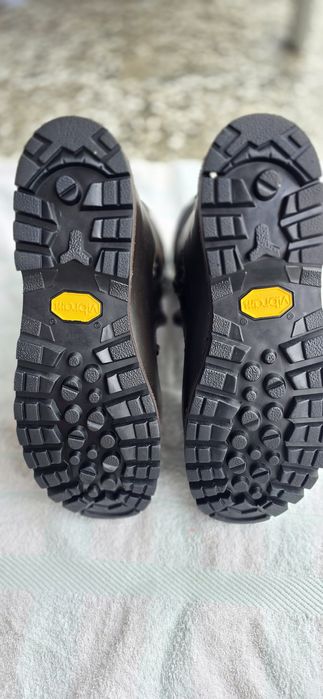 Продавам обувки Meindl