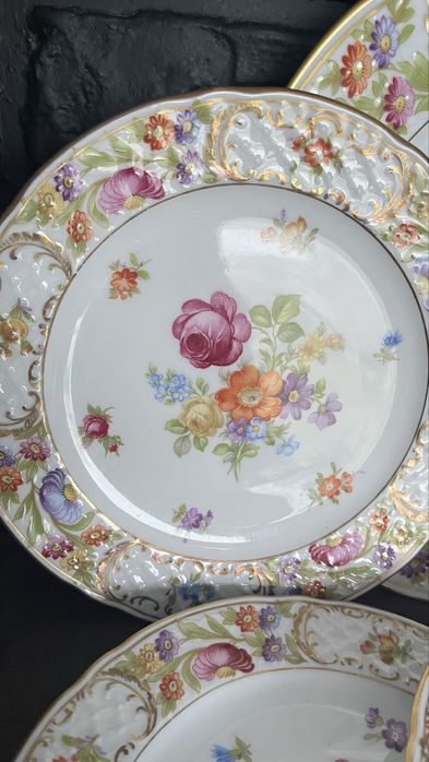 Антикварный  сервиз. Цветы Императрицы