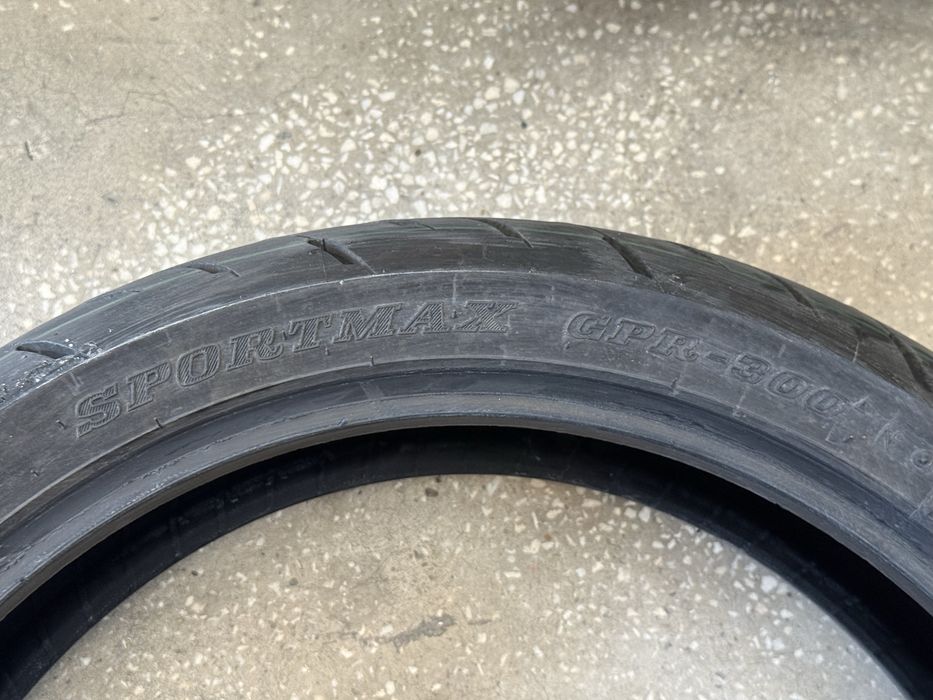 Anvelope Moto Dunlop SPORTMAX GPR-300F dimensiuni 110 70 R17 si 150 60 R17  DOT2022 kawasaki honda yamaha