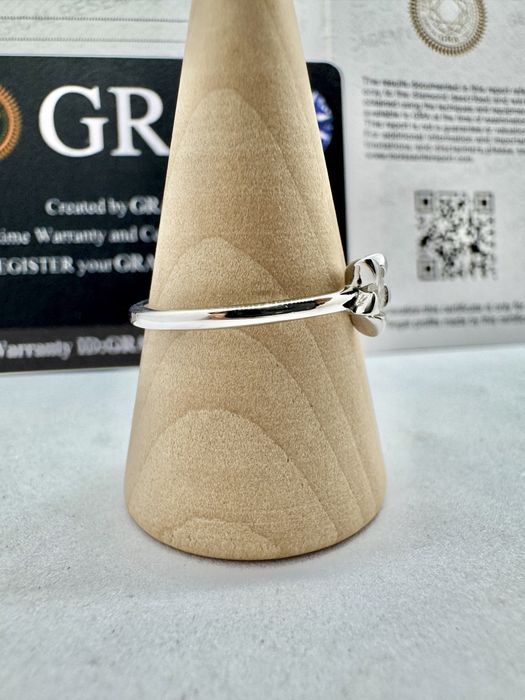 Сребърен пръстен с мойсанит (Диамант) 0.3 карата