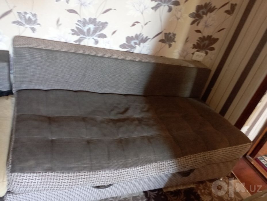 Holadelnik va 2 ta divan sotiladi srochna