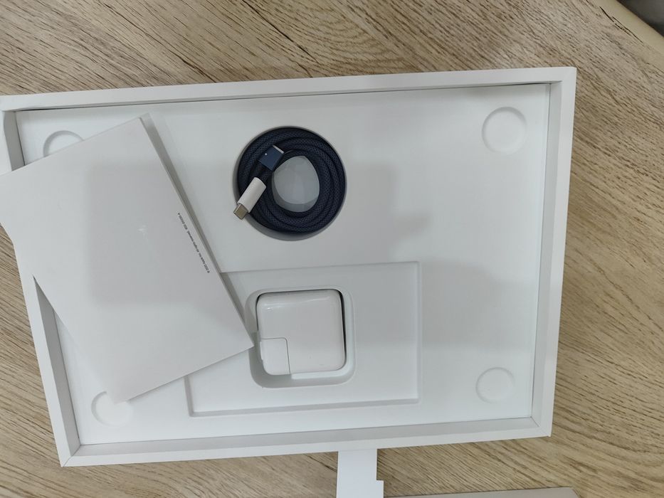 MacBook Air M2 8/256