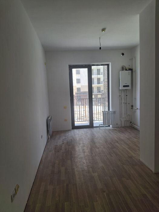 Golden House: O'z Zamin