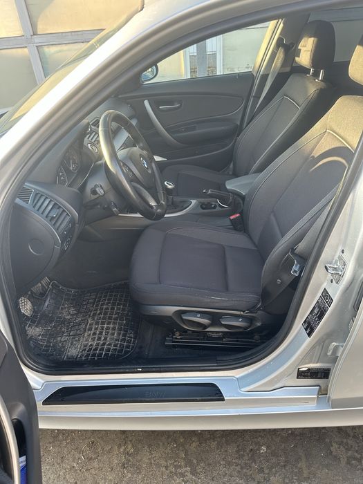 Vand bmw seria1 intretinut foarte bine fara defectiuni