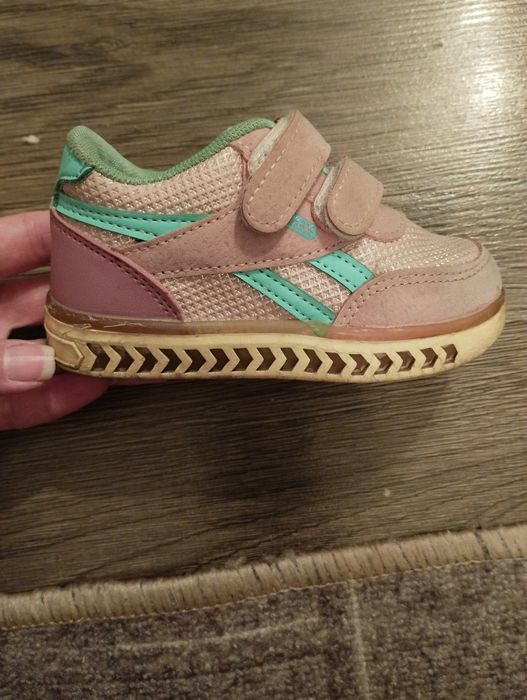 Продам Кроссовки детские