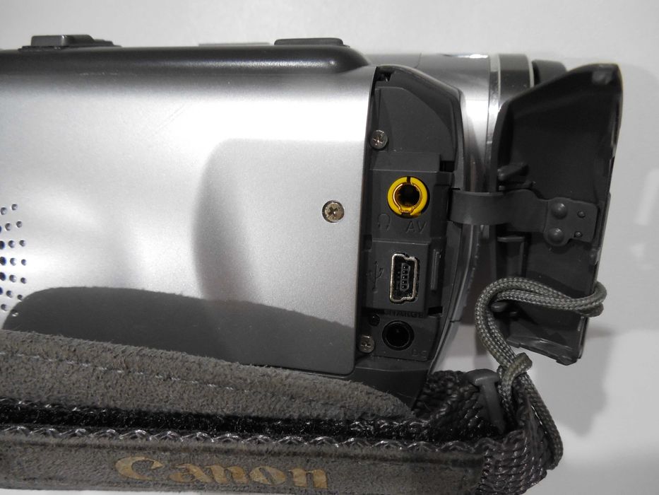 Vand miniDV camera Canon MVX200 si telecomanda