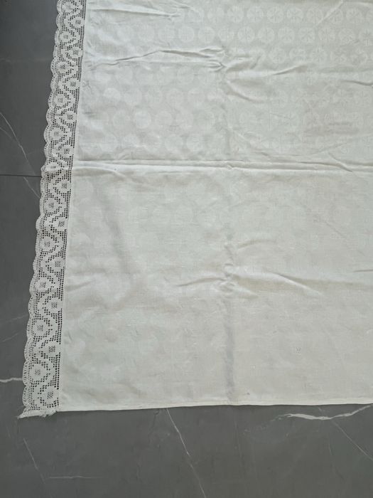 Cearsafuri si fata de masa rustice