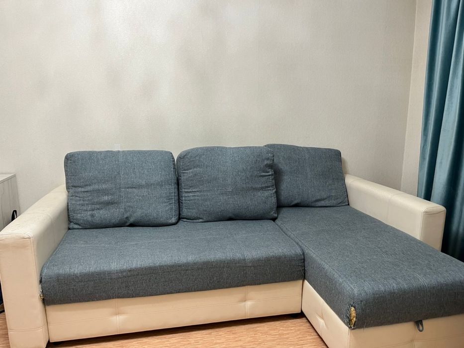 мебель. Шкаф, диван, стол