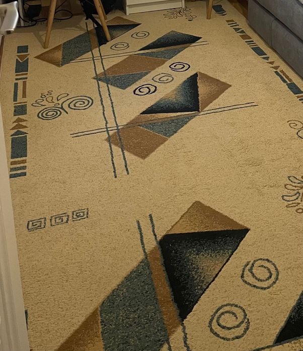 Ковер в хорошем состоянии