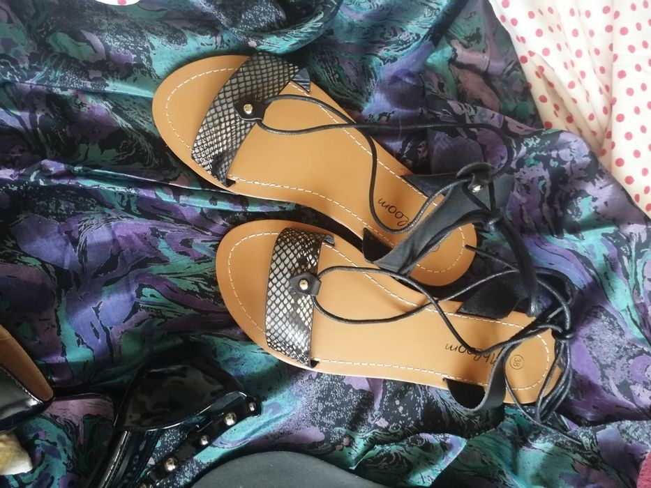 5+1 CADOU : pantofi, sandale, balerini - eleganță timeless