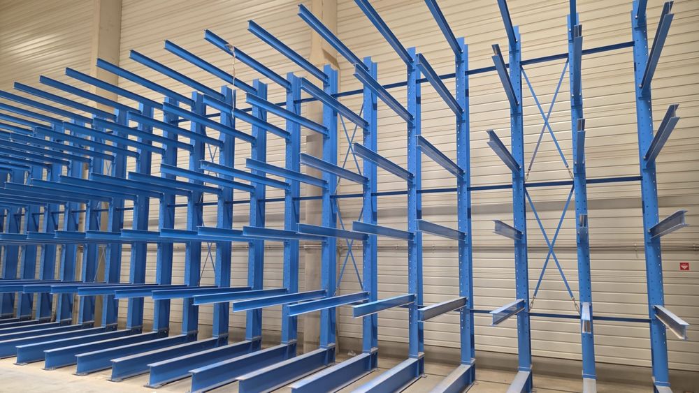 Rafturi cantilever depozitare țevi