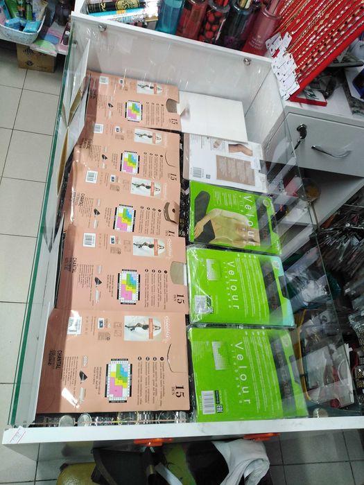 Продам шкаф-витрину.тумба витрина