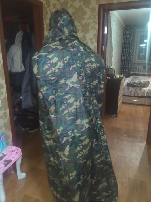 Дождевик новый  два разного цвета.