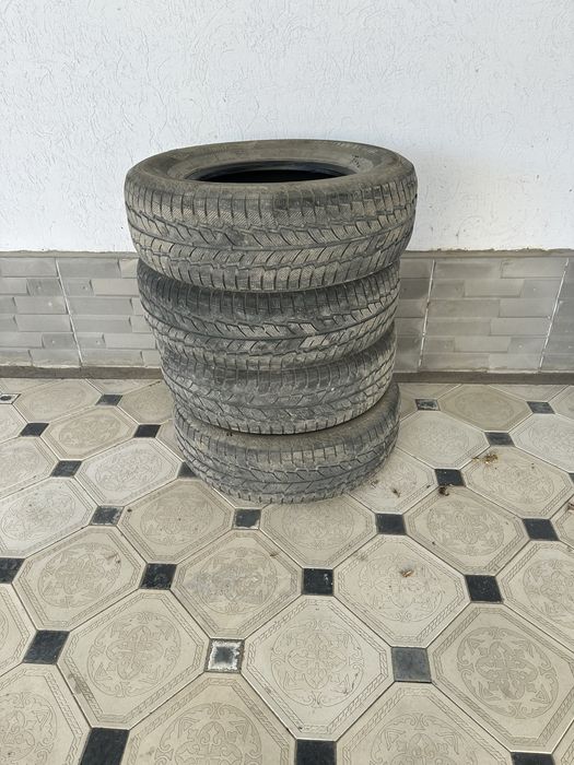 Зимние шины 265/70/17