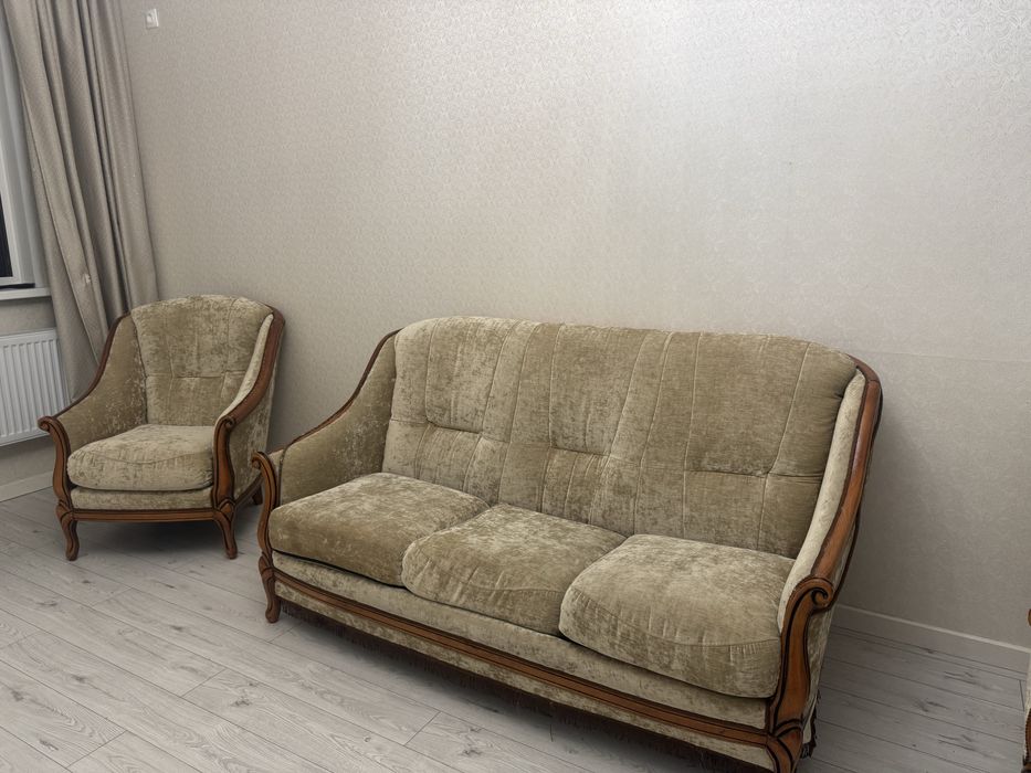 Продам мягкий комплект мебели (диван + 2кресло)