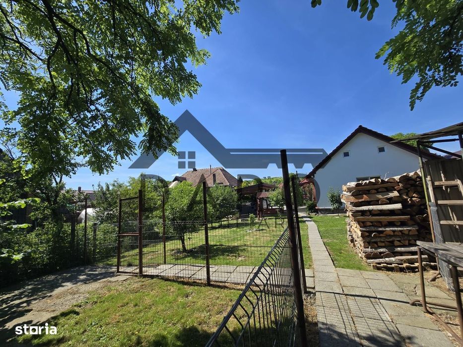 Casa in Livezeni , 140  mp utili , in centrul localitatii .
