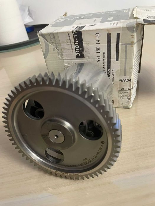 Pompă ulei originală Mercedes-Benz OM651 – A6511810312 – NOUĂ, OEM