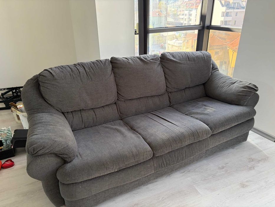 Два тъмно сиви дивана: дължина 200 см/ височина 80 см (гр. Пловдив)