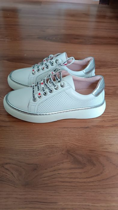 Продам турецкие кроссовки