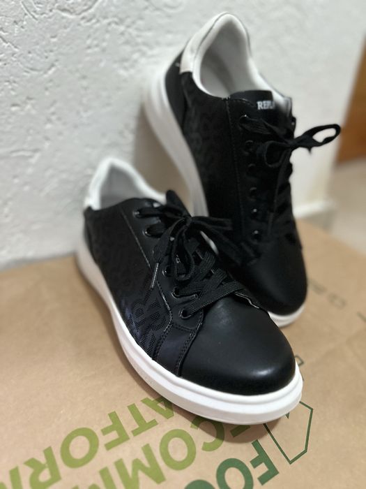 Обивки , като нови , обувани по един път за проба