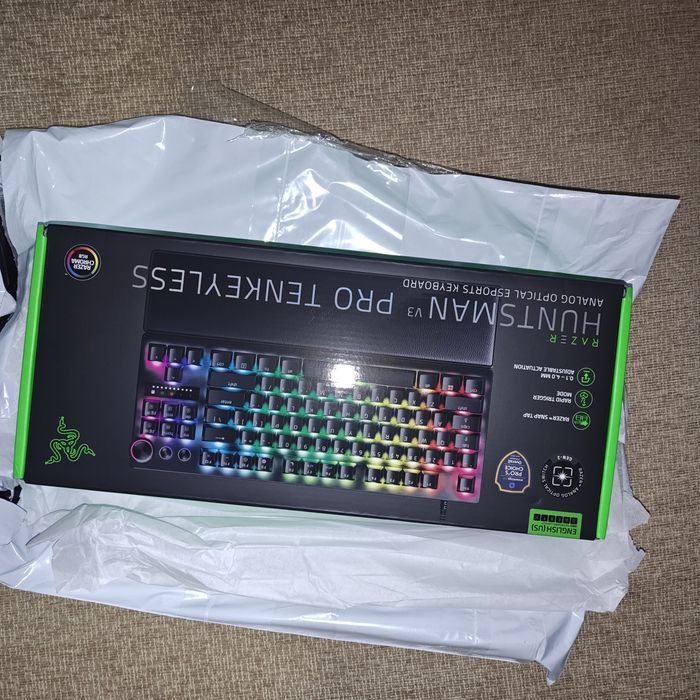 Vând tastatura Razr huntsman v3 pro tenkeyless