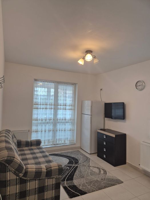 Inchiriez apartament