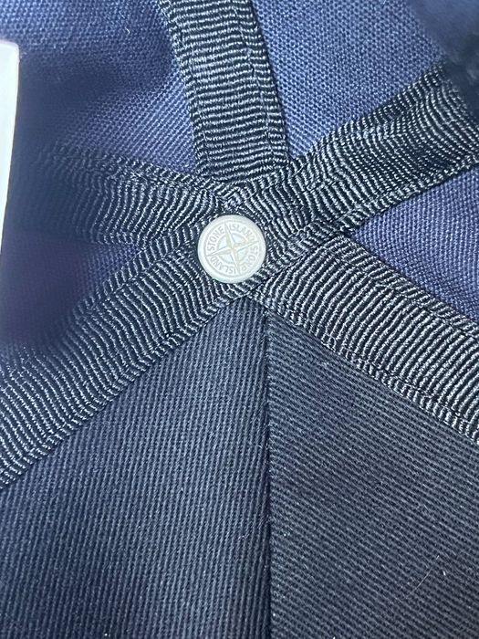 Шапка с козирка Stone Island