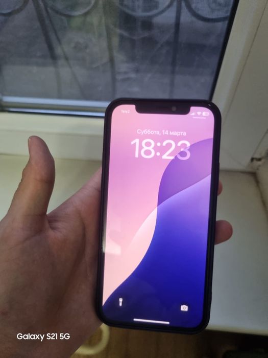 Айфон 12 обменяю срочно