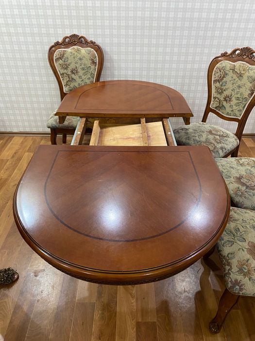 Продам стол раздвижной и стулья