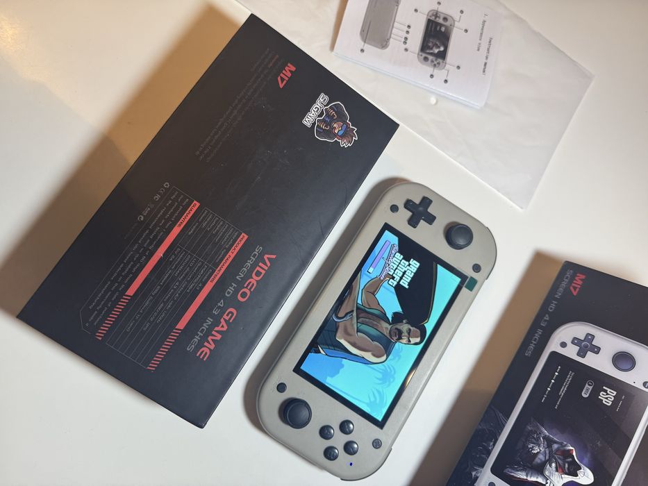 Consola Jocuri portabilă(Grand Theft Auto,NFS,etc)