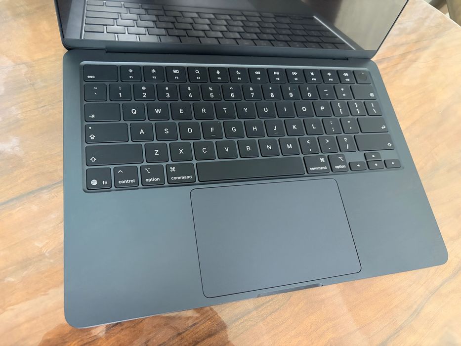 Macbook Air M5 13 24gb/1tb Midnight (1 oy ishlatilgan)