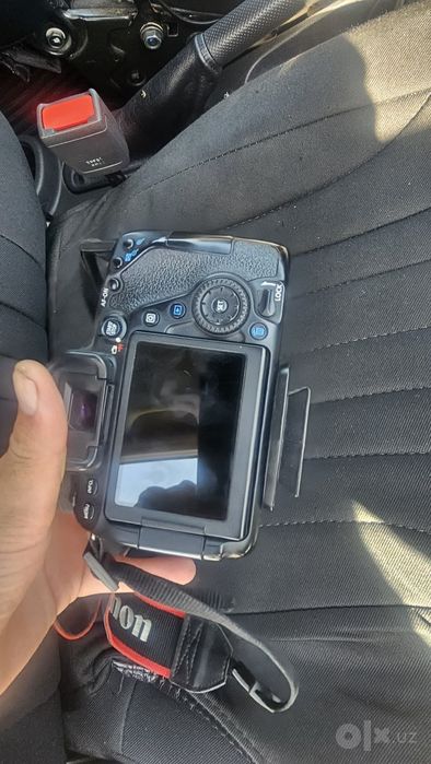 Canon EOS 80D fotoapparat sotiladi