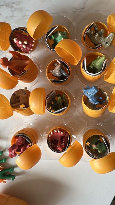 Продам игрушки киндер натунс динозавры