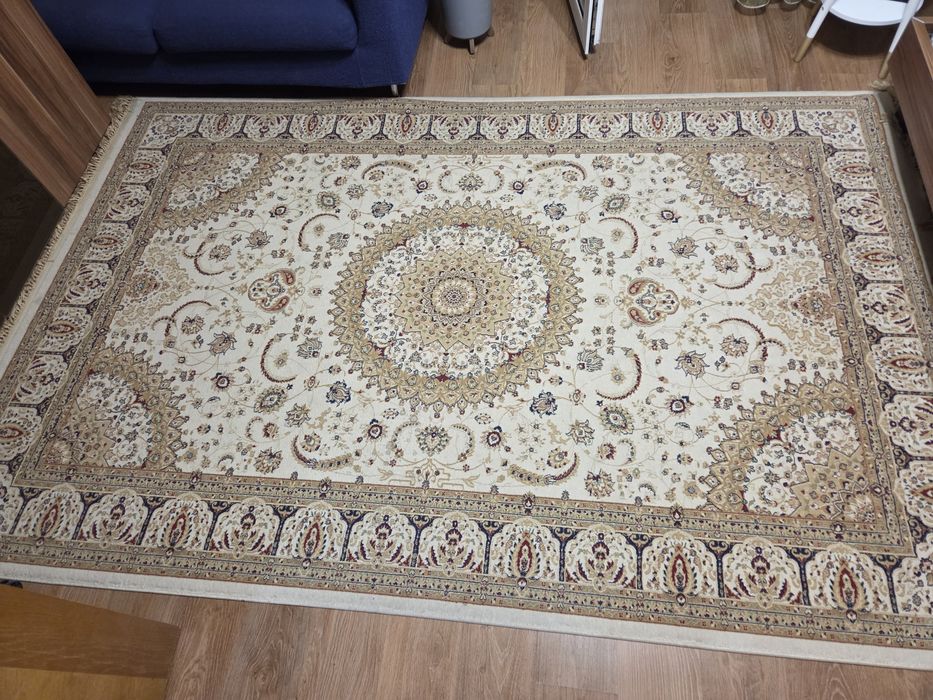 Продаётся ковёр 2 × 2,5.