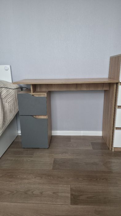 Продаю стол письменной