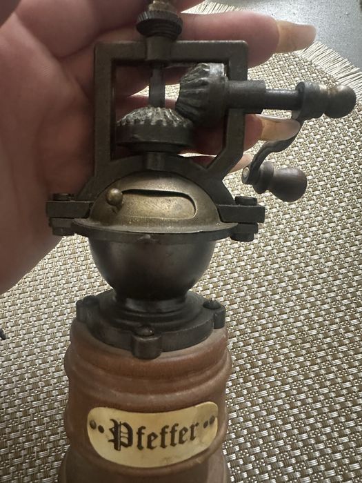 Rasnita veche mecanism tocit