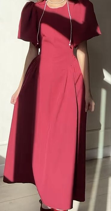 Бордовое платье футляр